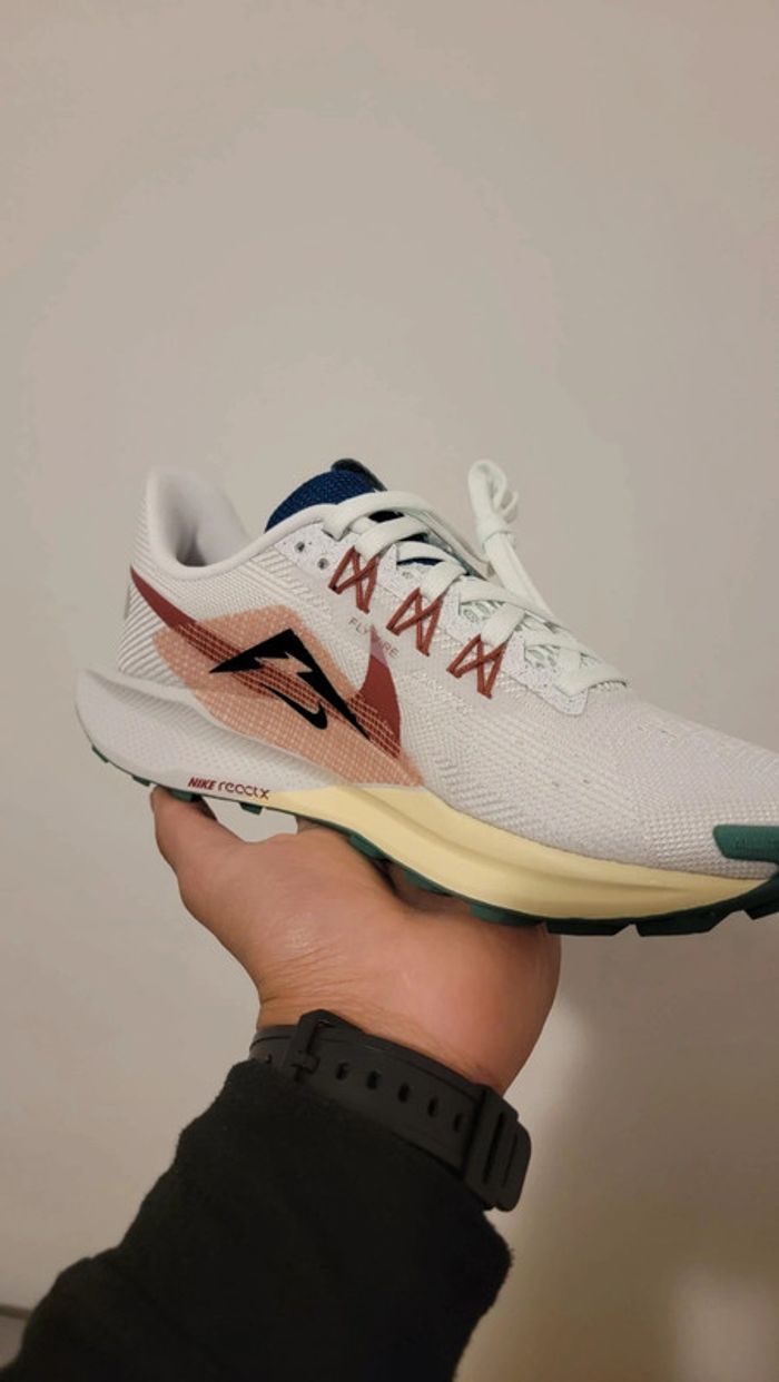 W Nike ReactX Pegasus Trail 5 - photo numéro 3