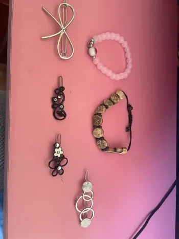Lot de 2 bracelets et 4 pinces pour cheveux
