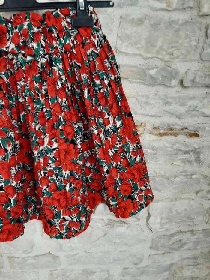 Jupe fleurie rouge "Shein" taille M (38) en très bon etat - photo numéro 8