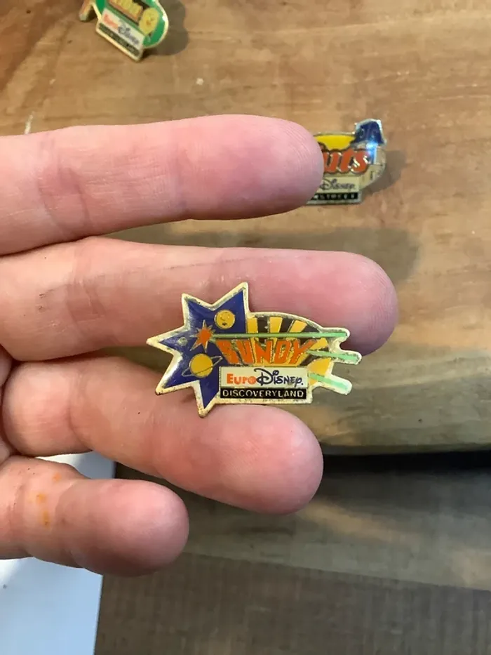 Pins Disney collector vintage - photo numéro 3
