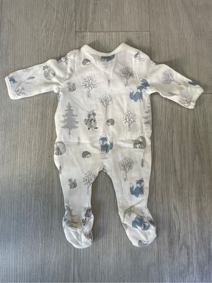 Joli pyjama/body bébé C&A - Taille 50 cm (0-1 mois) - Motif forêt - photo numéro 3