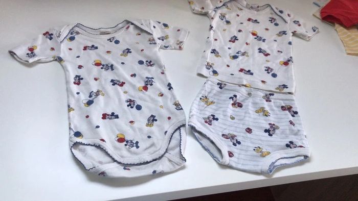 Lot absorba 12 et 18 mois