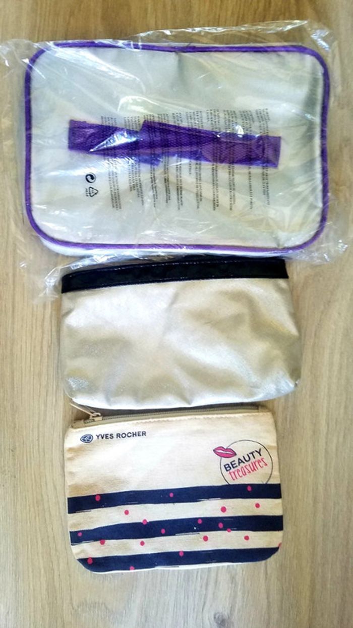 3 trousses de toilette