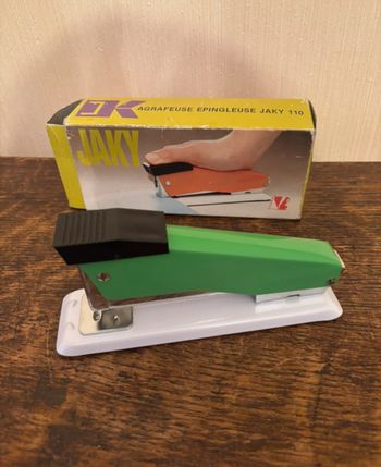 Agrafeuse epingleuse - JAKY 110  vintage