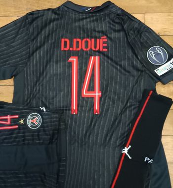 Kit football Doué noir taille 12 ans modèle 2026