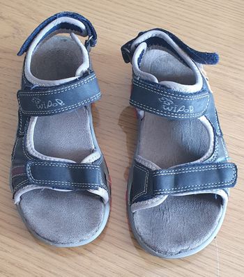 Chaussures ouvertes garçon pointure 31