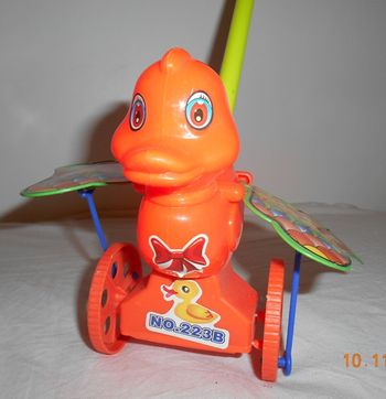 Canard à roues et ailes qui bougent