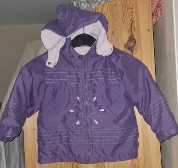 Blouson zippé avec capuche en très bon état "Charlie et prune"
