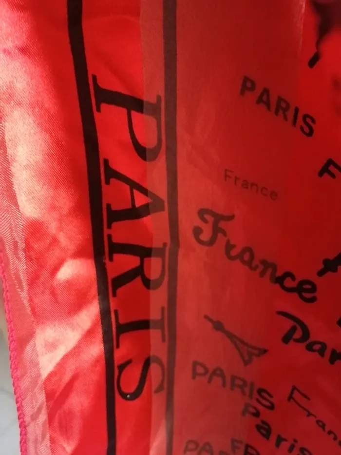 Foulard carré Paris rouge et noir - photo numéro 3
