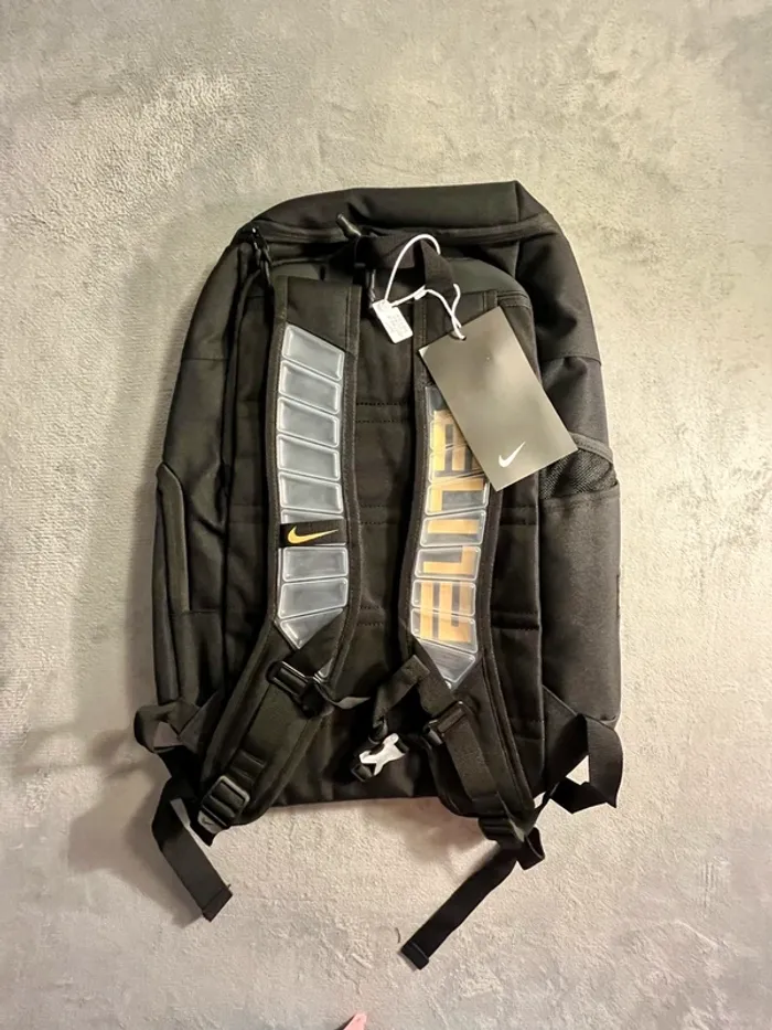 Sac à dos Nike Elite couleur Black/Gold Swoosh – 33L - photo numéro 3