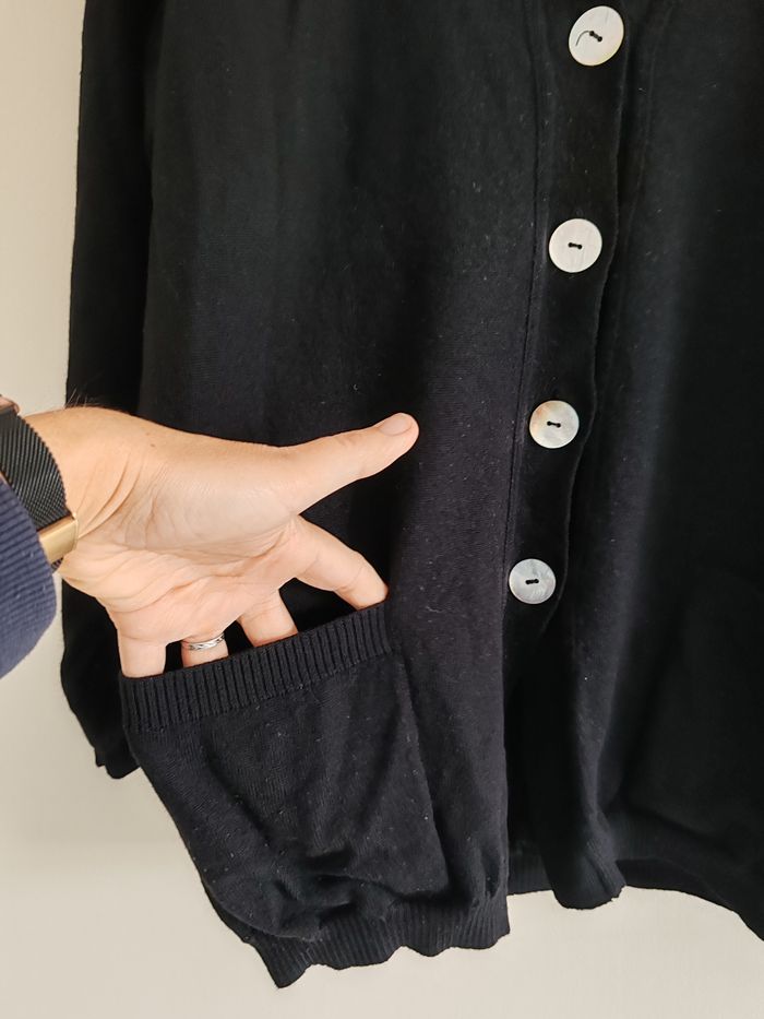 Gilet noir à bouton - photo numéro 4