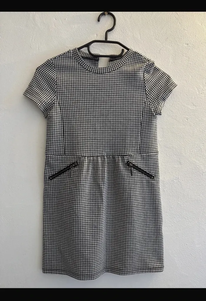 Robe Vichy noir blanc taille 7 / 8ans