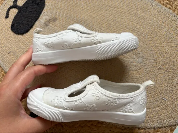 Chaussures babies toile blanc broderies anglaises Vertbaudet 23 - photo numéro 6