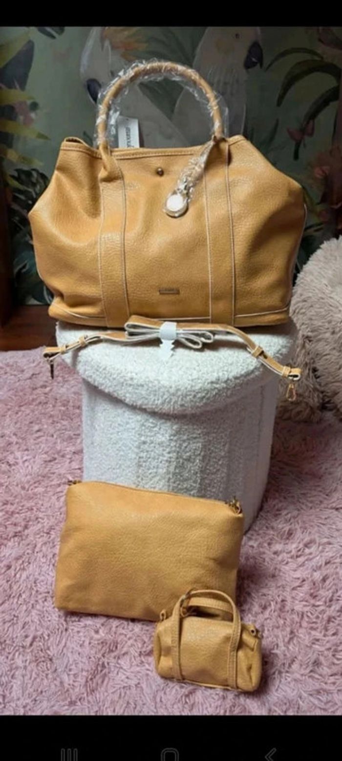Grand sac à main et accessoires Manoukian