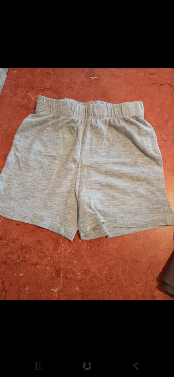Lot de 4 shorts garçon taille 4 ans - photo numéro 5