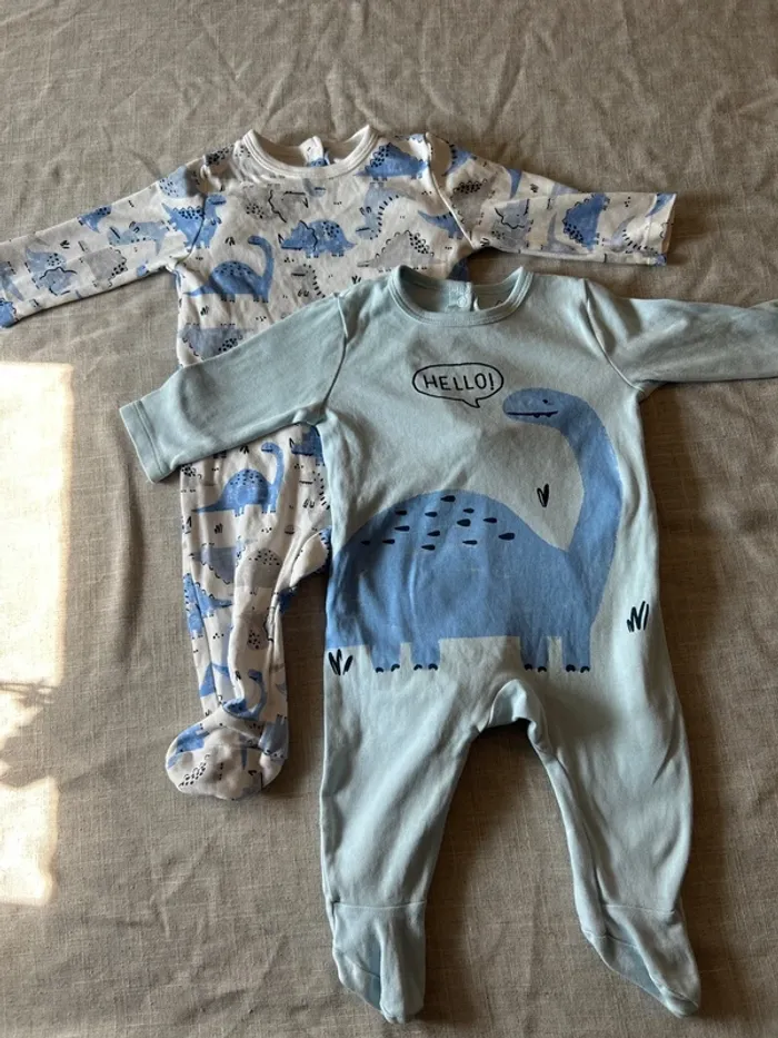 Pyjama dinosaure taille 6 mois