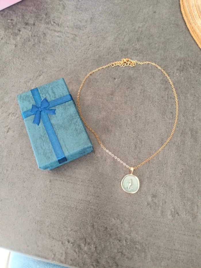 Collier motif éclair fond nacré bleu/gris - photo numéro 3
