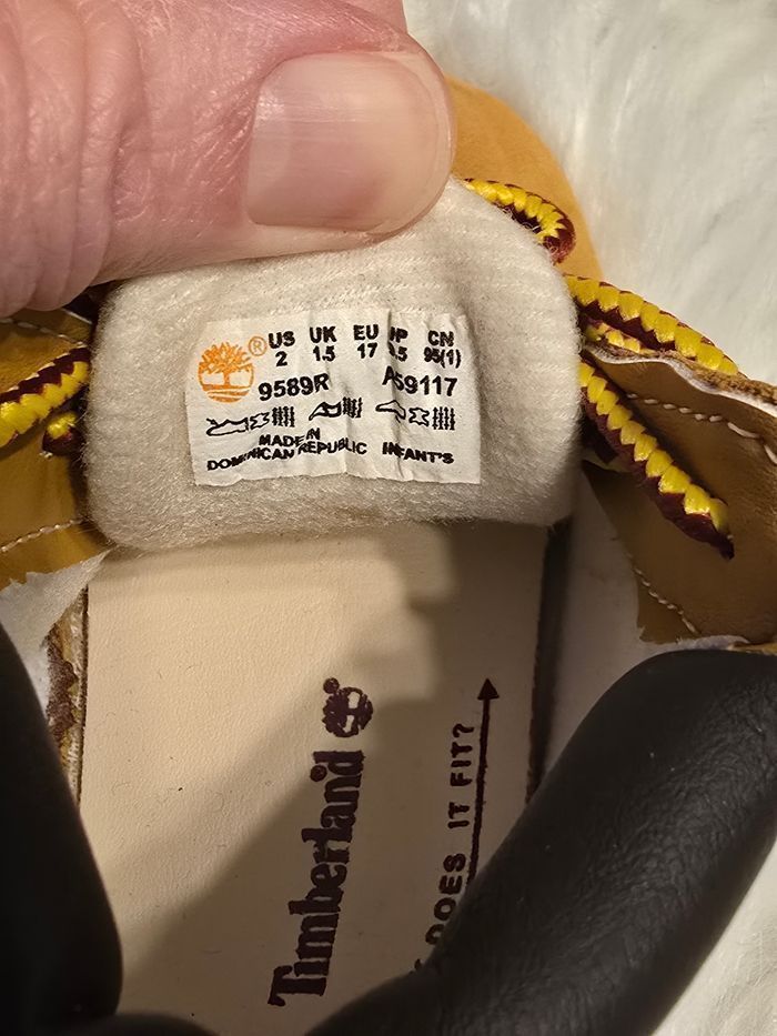 NEUFS! 🏷🤩🥰 SUBLIME ensemble chaussures pointure 17 et bonnet TIMBERLAND unisex !🤎😍🤩⚘️ - photo numéro 7