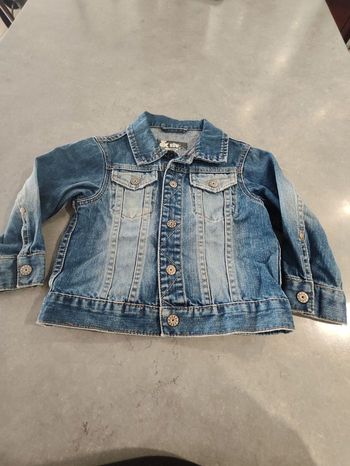 Veste en jean bleu délavé – H&M – Taille 2/3 ans – Bon état