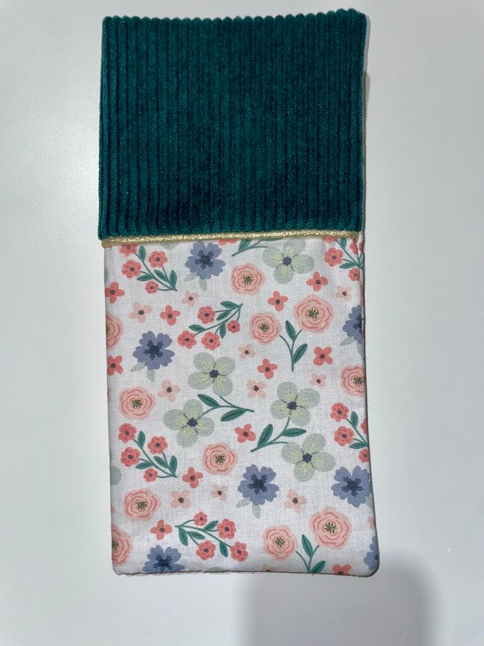 👉 Protège livret de famille artisanal – Couture fait main – Motif fleuri