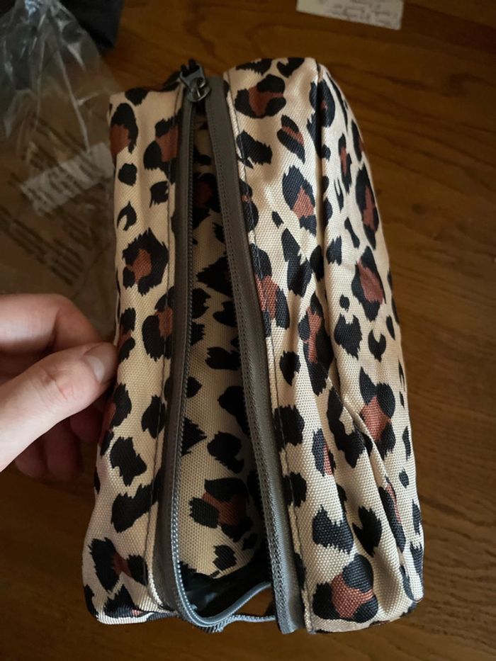 Trousse de toilette et sac de voyage léopard - photo numéro 8