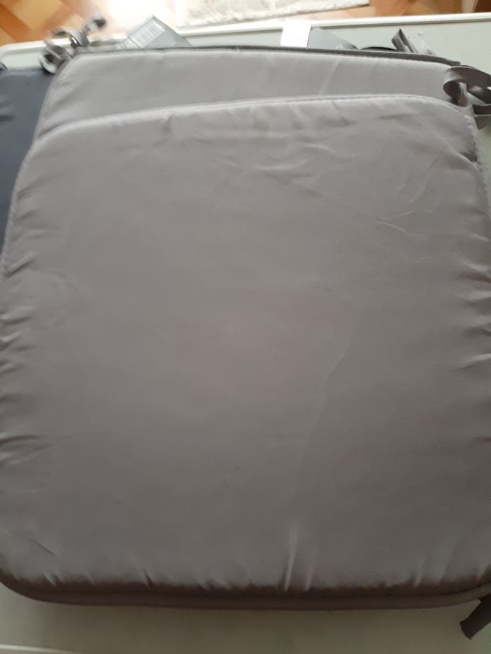 Lot 3 galettes de chaises grises neuves - photo numéro 7