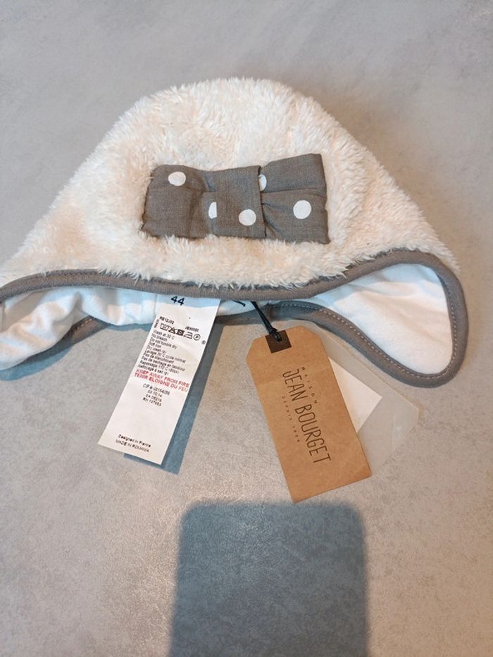 Bonnet Jean Bourget t.44 neuf 6 mois