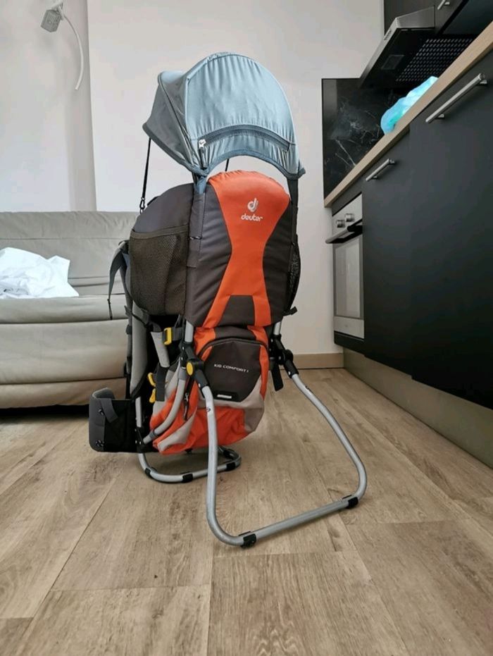 Porte bébé randonnée deuter kid Aircomfort 1
