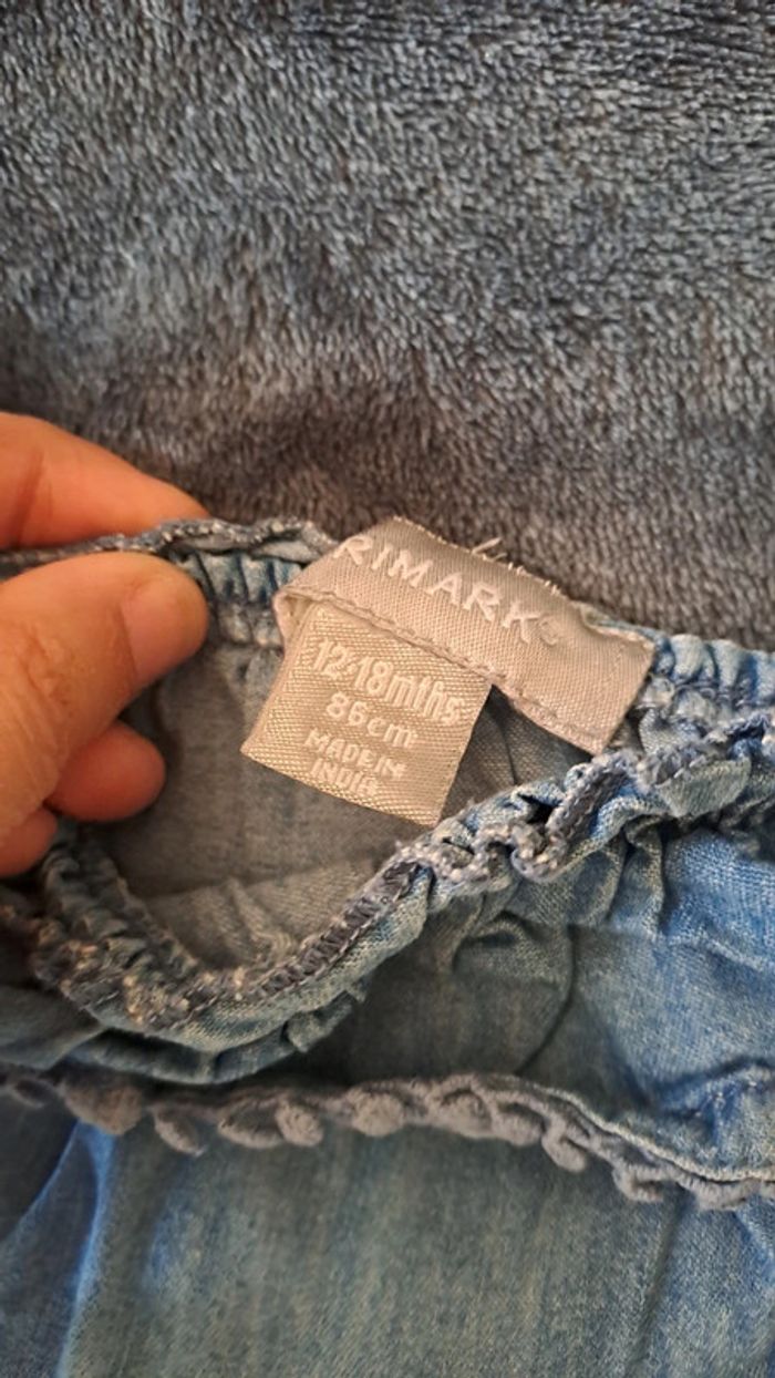 💚Tunique en jean léger bébé fille – style épaules dénudées – Taille 12 mois - photo numéro 2