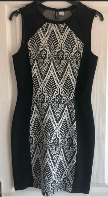 Robe noire et blanche H&M