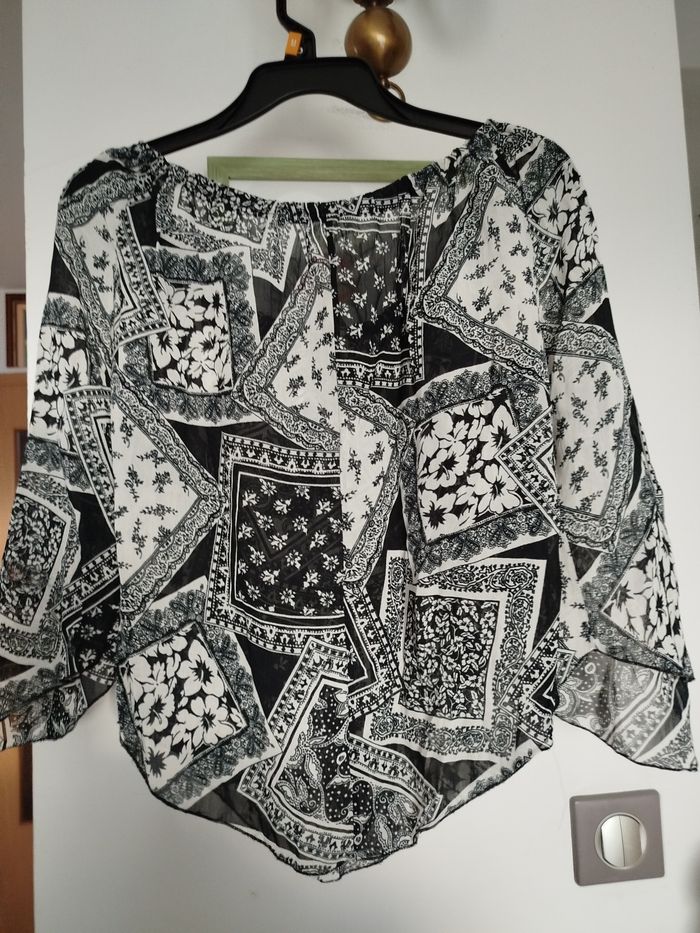Superbe haut ou chemisier de boutique. Taille 2 - photo numéro 7