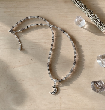 Collier protection en pierres naturelles