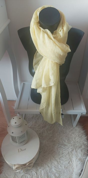 Foulard lèger et fluide jaune strass argentés Étam TBE 🧣