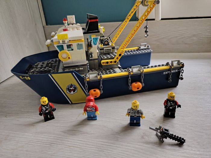 Grand bateau lego remorqueur