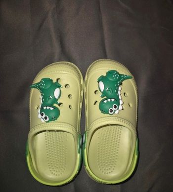 Sabots Type Crocs Dinosaure Enfant

28 Très bon état