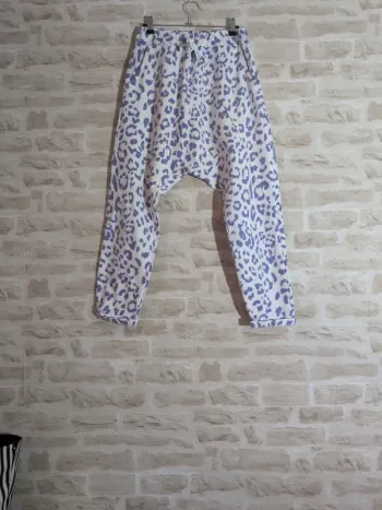 Pantalon style Sarouel imprimé léopard violet