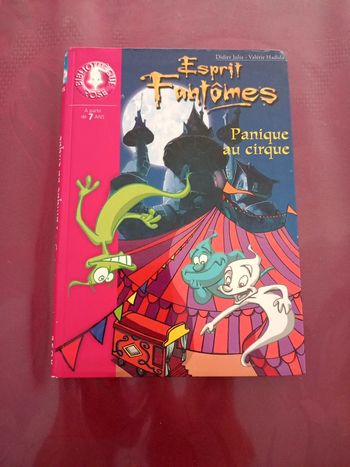 Livre bibliothèque rose esprit fantômes