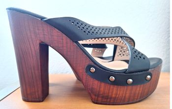 NEUVES ! CHAUSSURES NOIRES A TALONS POINT.39 - TOP GIRL