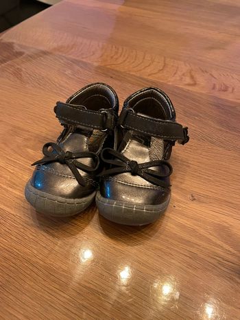 Chaussure ouverte taille 20