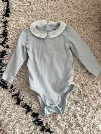 Body bébé fille bleu ciel à col et broderie taille 9 mois