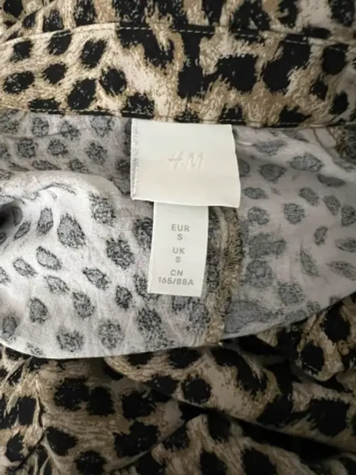 Robe chemise mi-longue léopard H&M - photo numéro 7