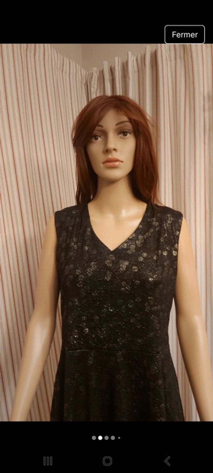 Jolie Robe noir brillant Cassis taille 42 - photo numéro 2