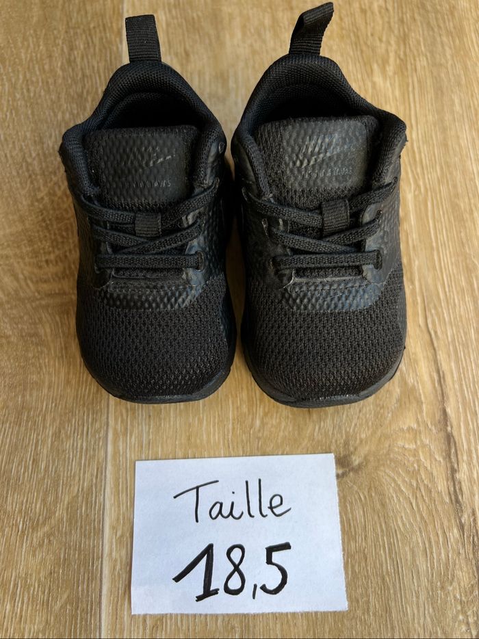 Baskets  bébé Nike Air Max Tavas TD 'Triple Black'  Taille 18,5 Neuf - photo numéro 2