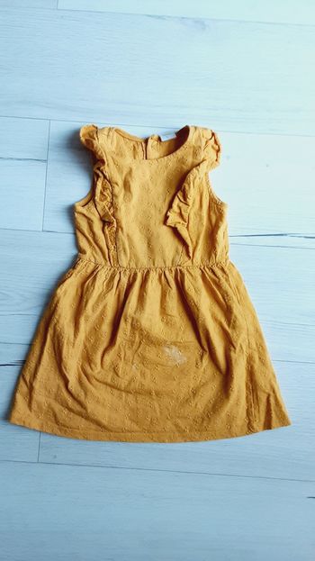 Vêtement fille robe moutarde motifs fleurs Hema 5 ans