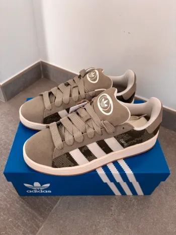 Baskets Adidas Campus 00s Taille 40