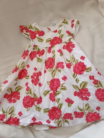 🎀 jolie robe blanche motif fleur rose très bon état taille 18 mois 🎀