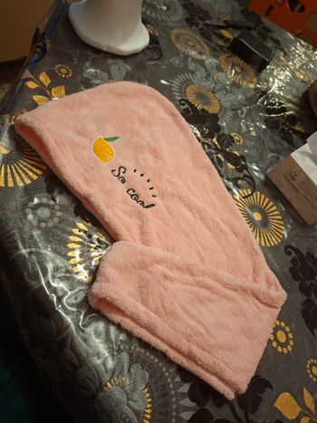 Serviette pour la tete microfibré
Pour séché les cheveux neuf prix 2 euro 50