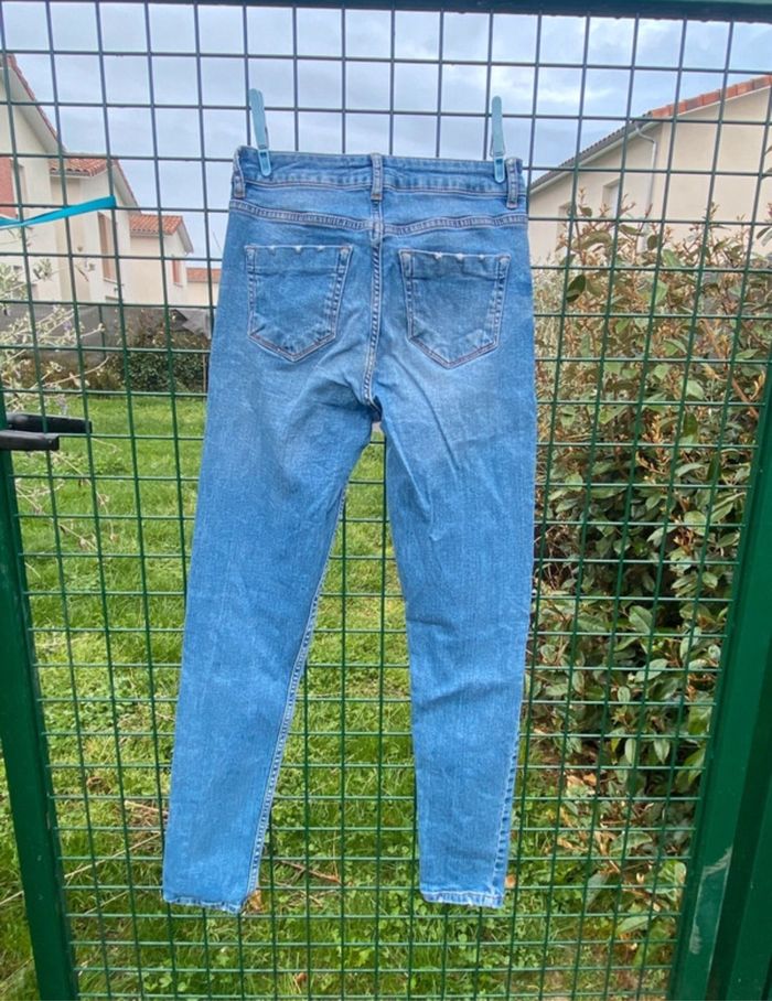 Jeans trouée - photo numéro 2