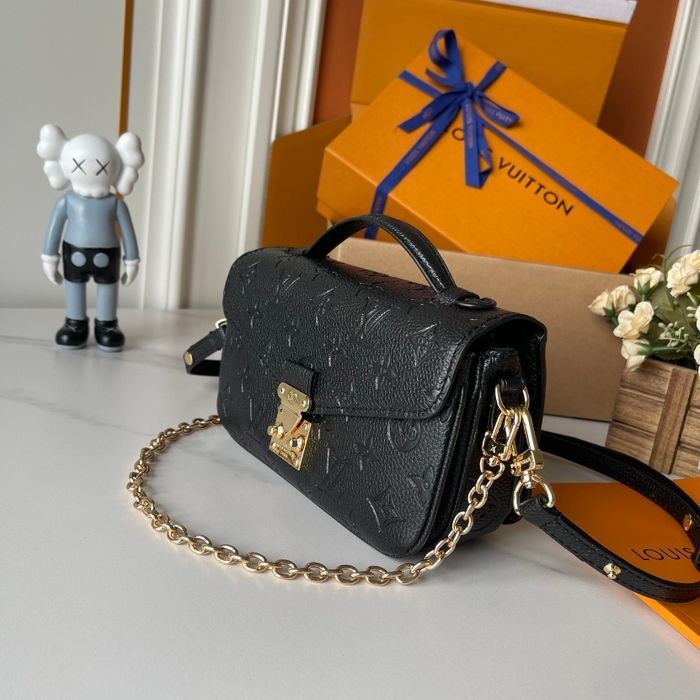 Louis Vuitton Tout neuf, jamais utilisé.
taille:39 x 30 x 15 cmM12429 - photo numéro 4