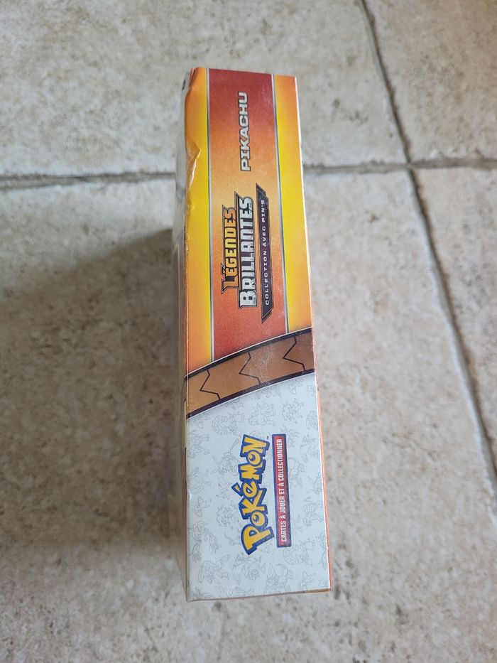 Légendes brillantes pin's collector pikachu coffret - photo numéro 2